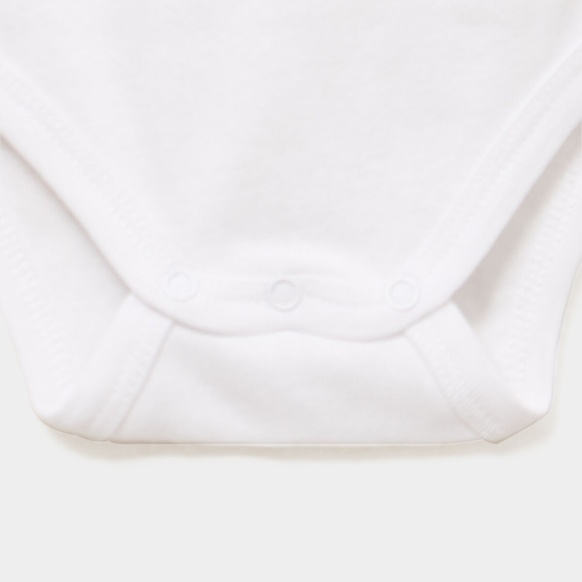 Lot 3 bodies crois&eacute;s manches courtes blanc b&eacute;b&eacute;