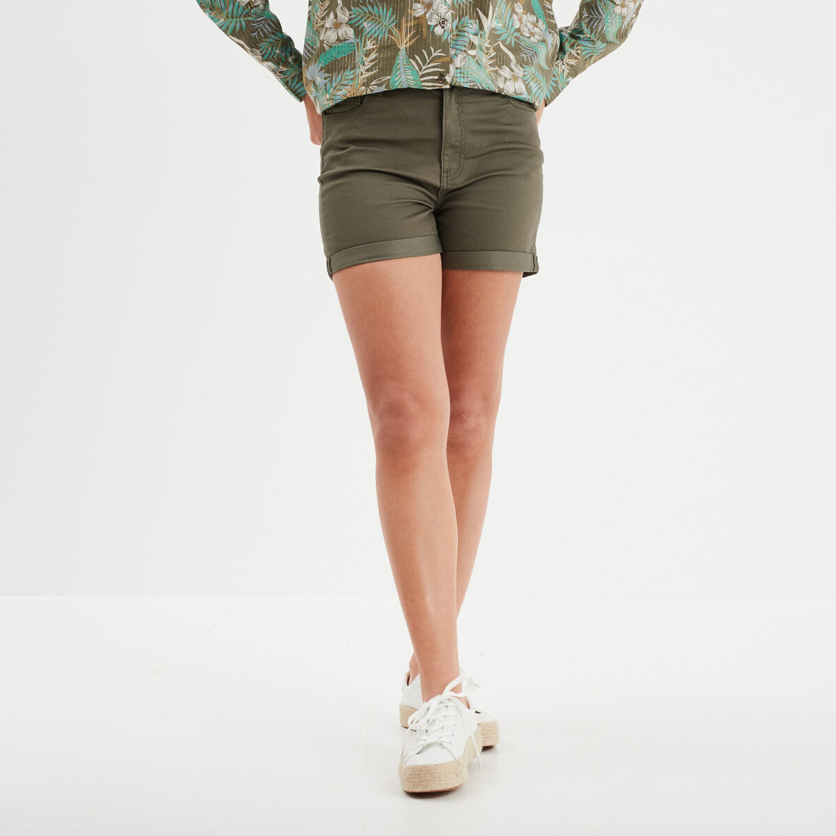 Short en jean slim coton stretch vert kaki femme