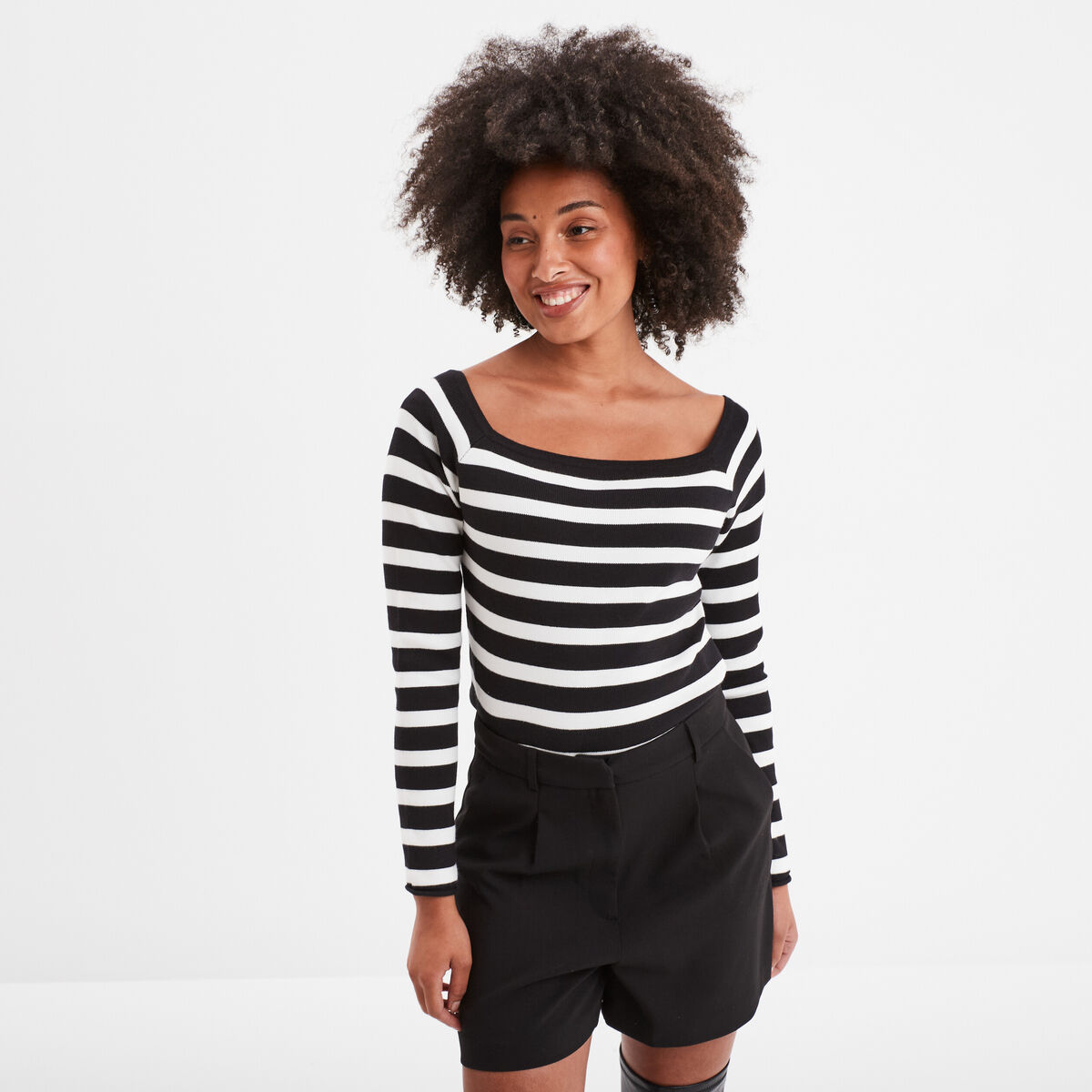 Pull côtelé col carré tricotage en côte noir femme