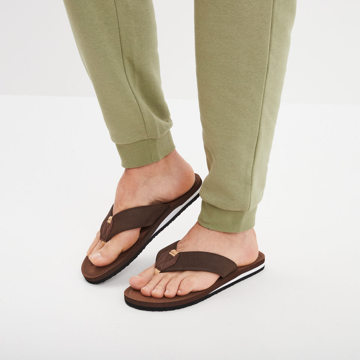Tongs effet cuir marron homme