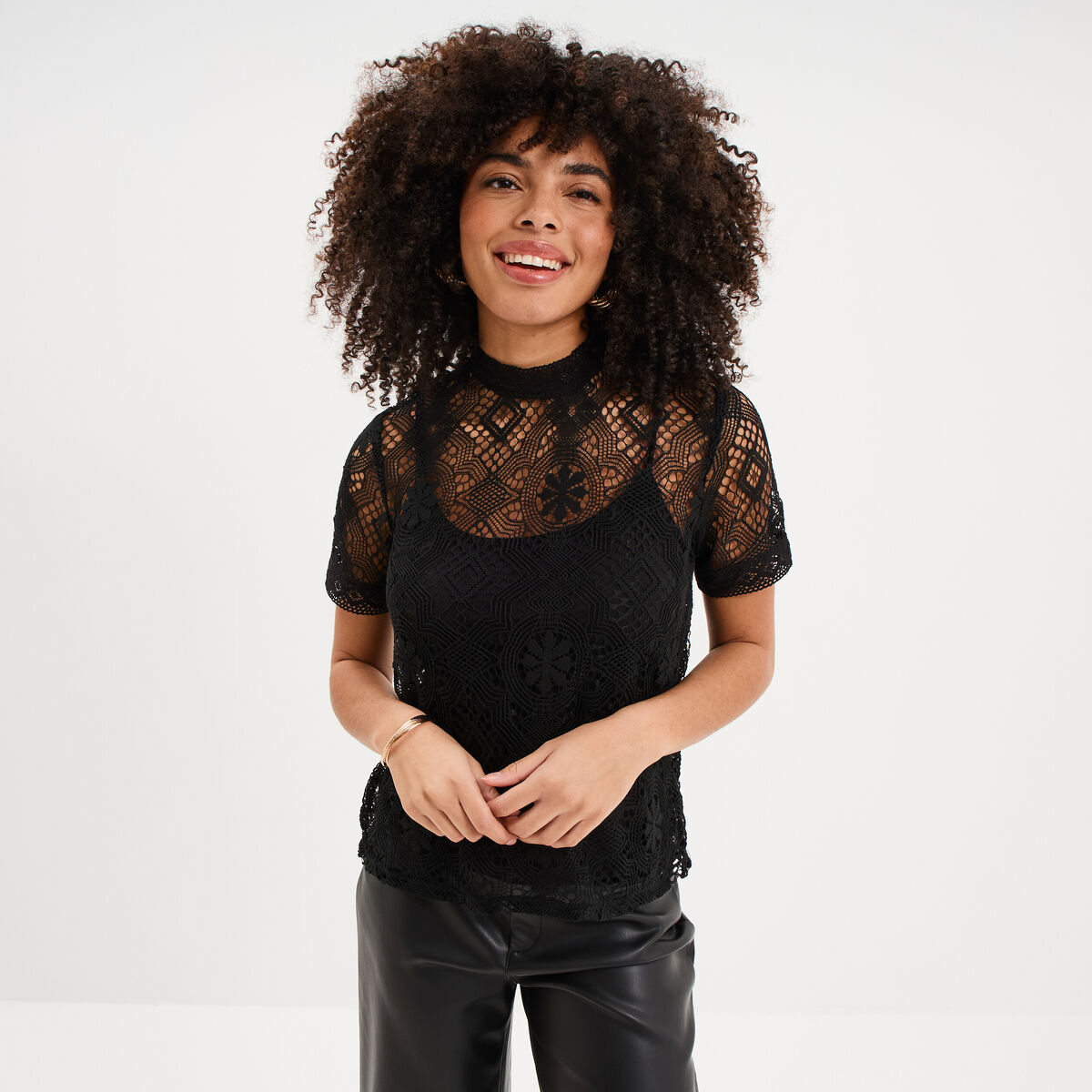 T-shirt dentelle manches courtes noir femme