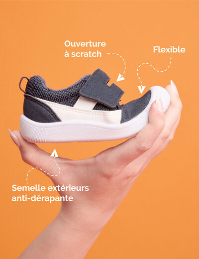 Baskets basses &agrave; semelles souples bleu marine b&eacute;b&eacute; gar&ccedil;on