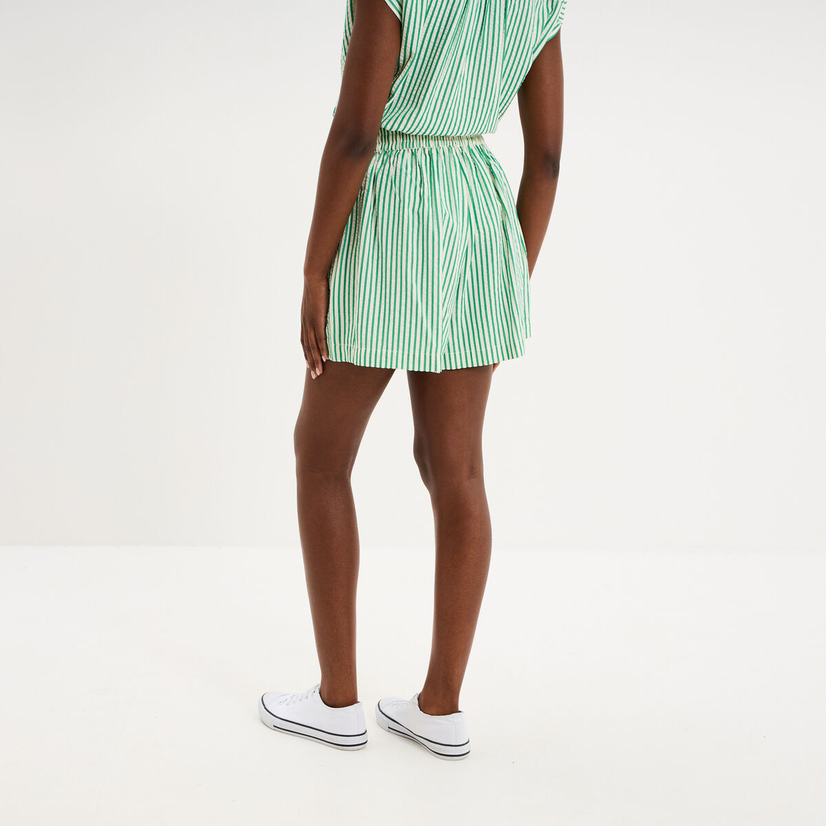 Short large taille &eacute;lastiqu&eacute;e vert femme