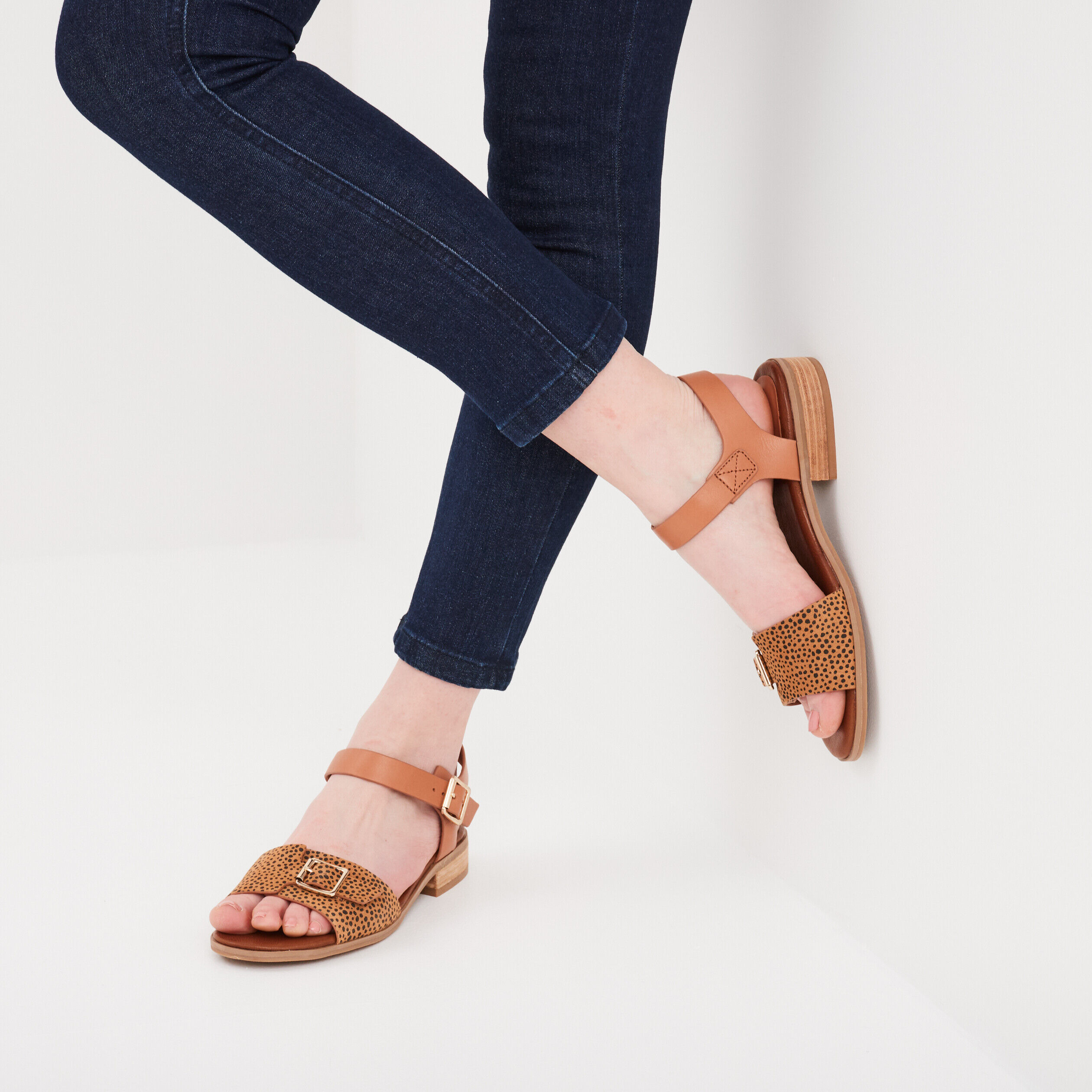 Sandales en cuir Kickers Bucidi camel femme