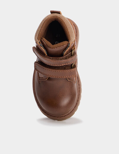 Boots &agrave; scratchs marron b&eacute;b&eacute; gar&ccedil;on