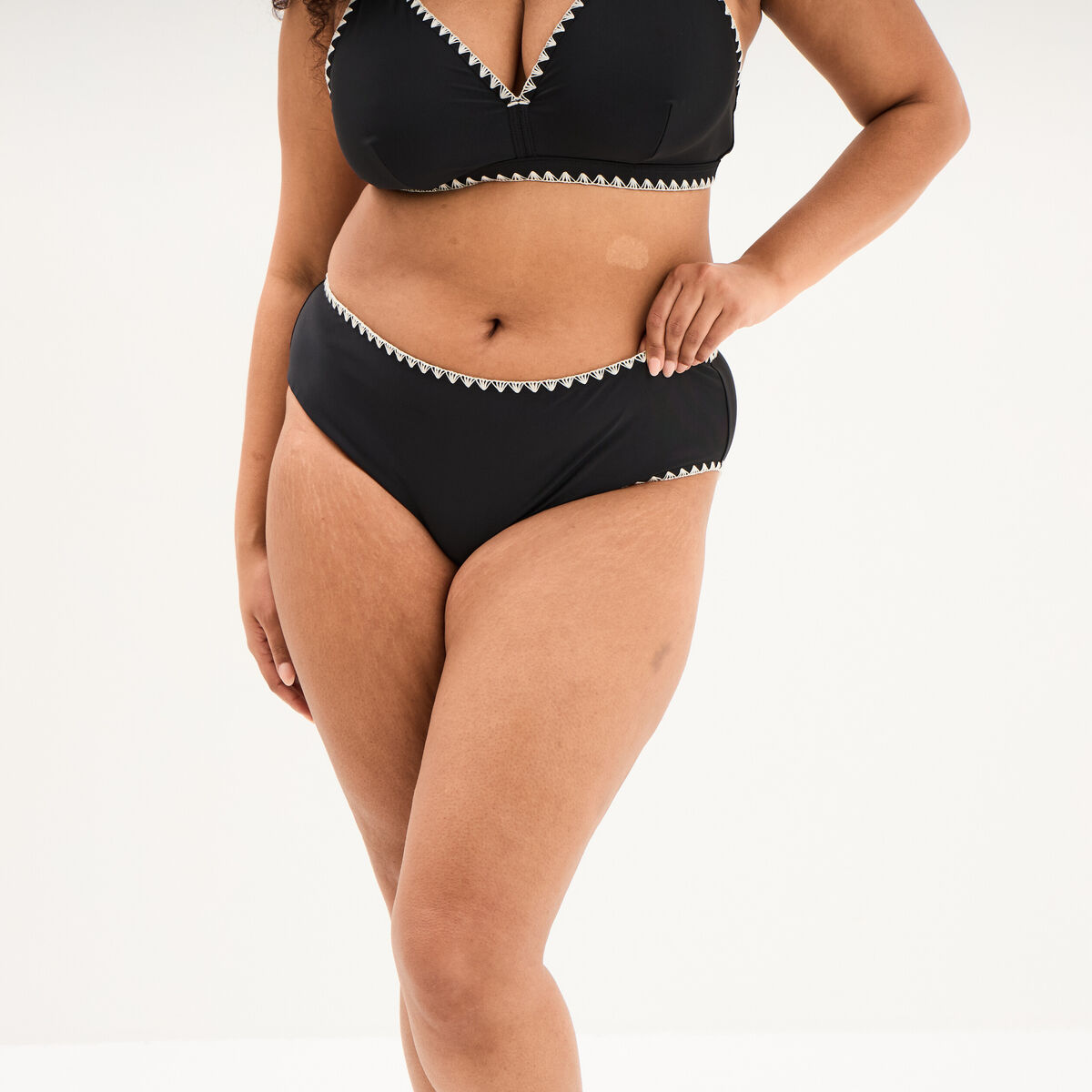 Bas de maillot de bain brod&eacute; noir femme grande taille