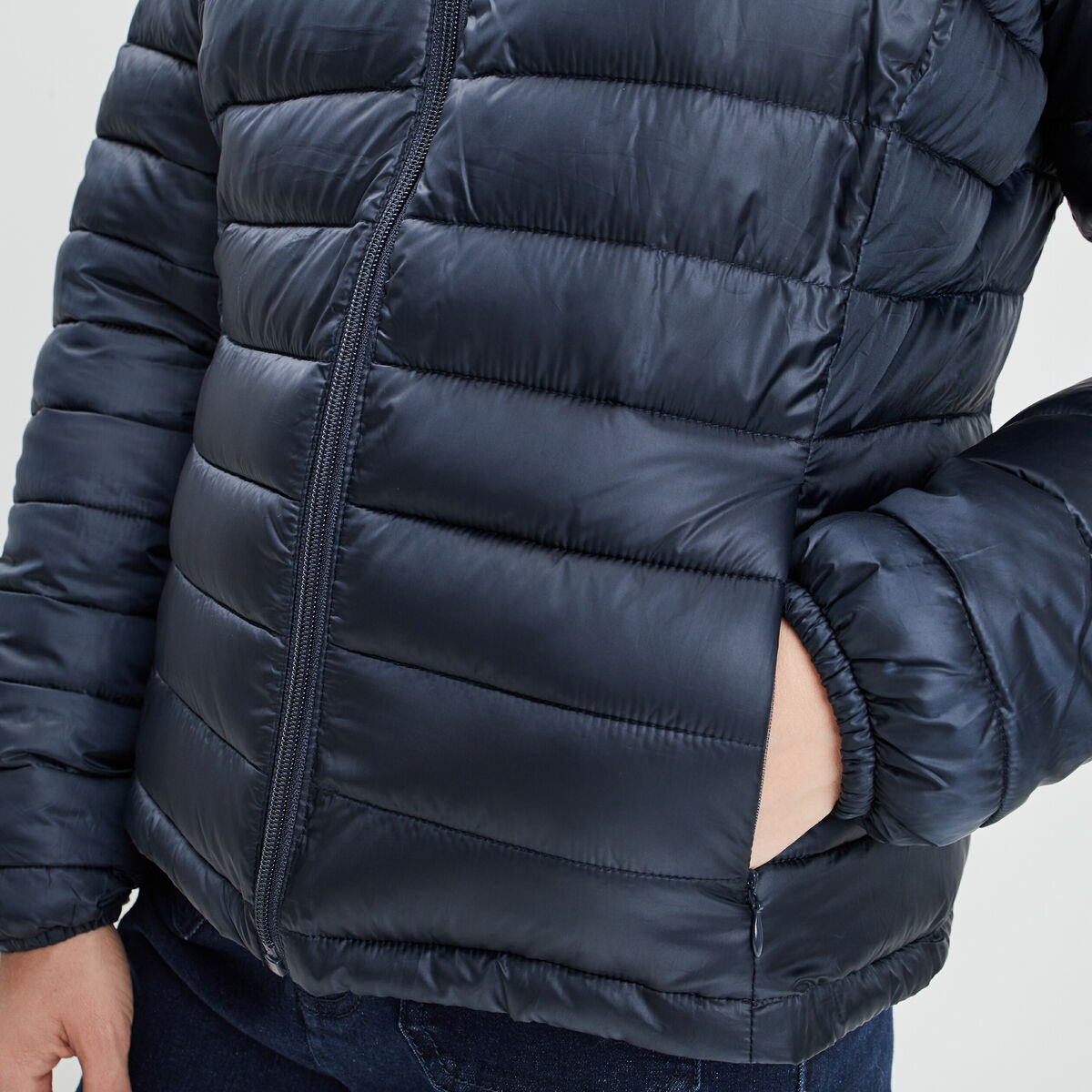 Doudoune légère déperlante à capuche bleu marine femme