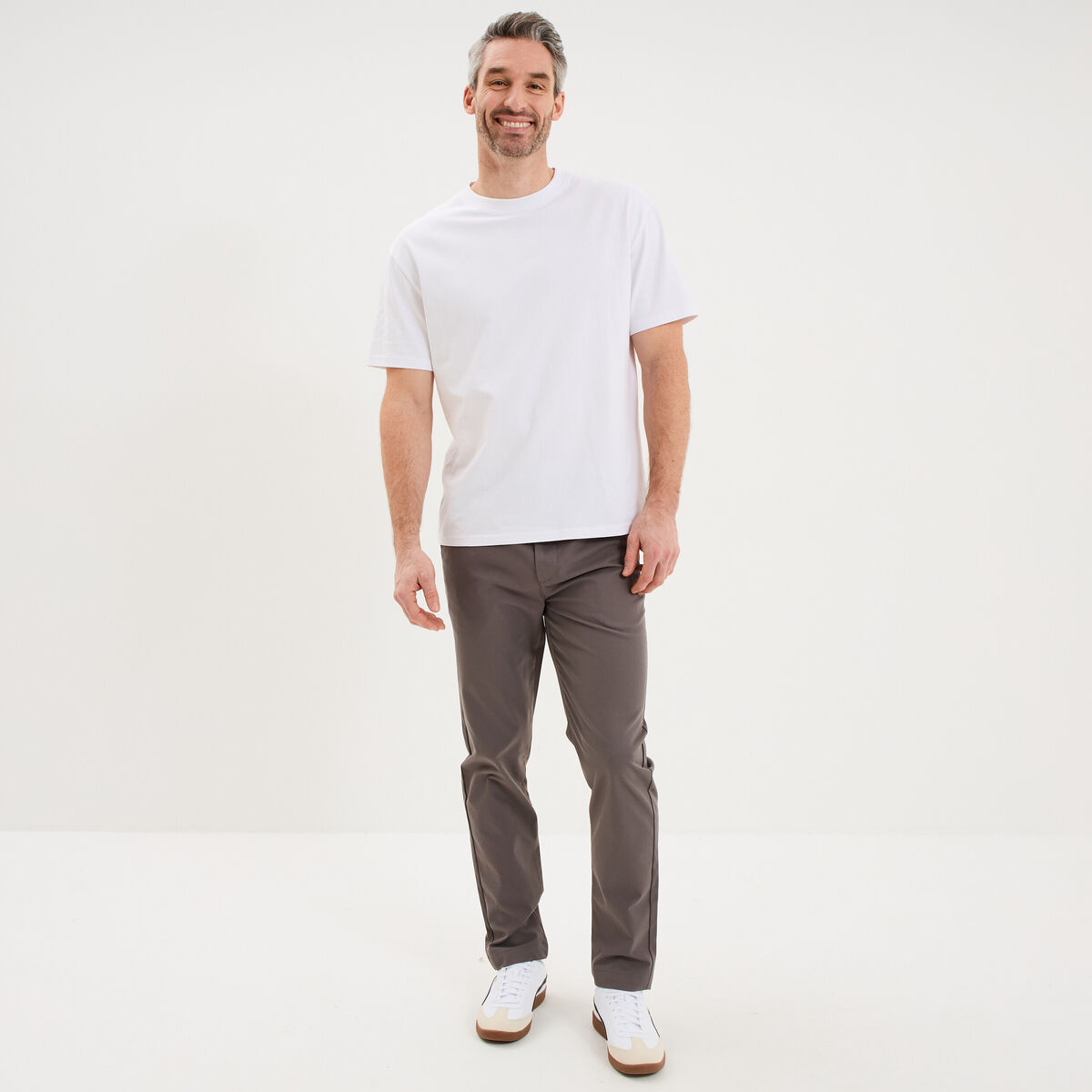 Pantalon chino droit extensible gris fonc&eacute; homme