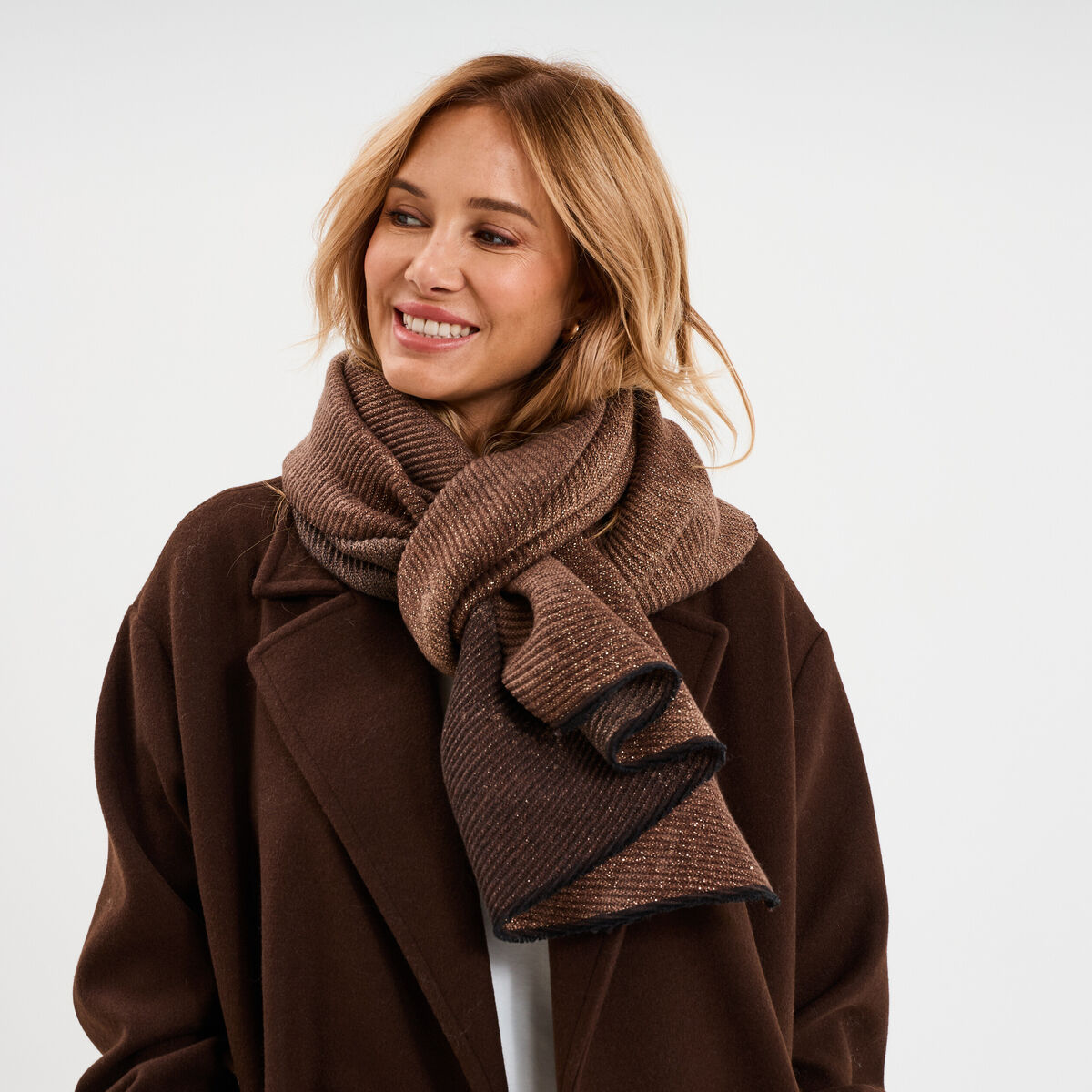 &Eacute;charpe fils m&eacute;tallis&eacute;s marron fonc&eacute; femme