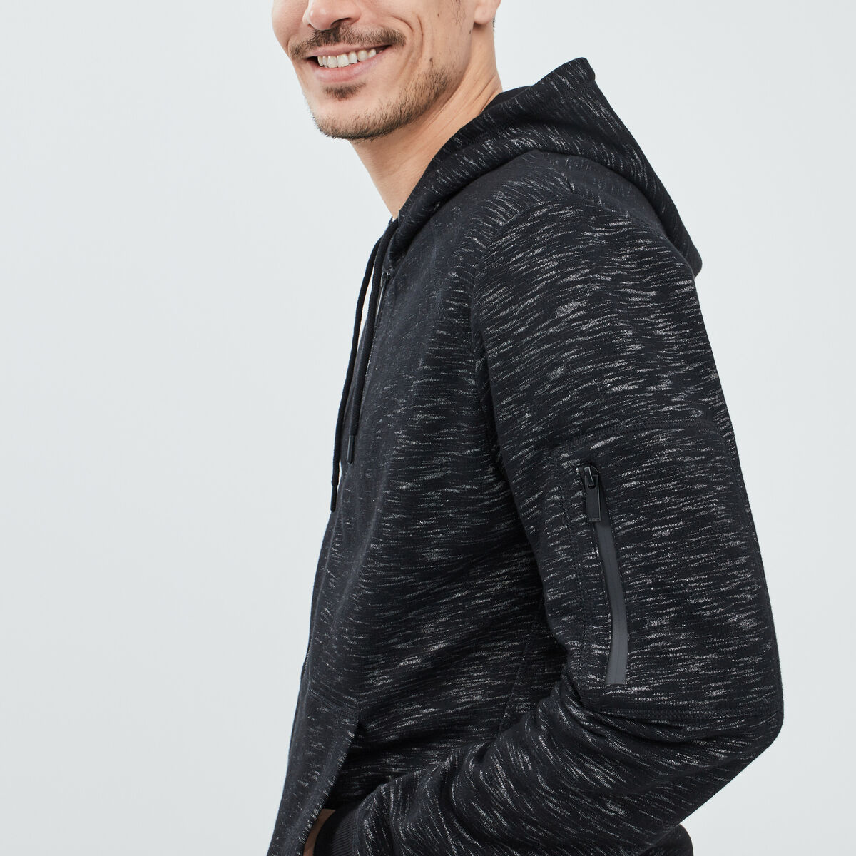 Sweat zipp&eacute; &agrave; capuche en molleton noir homme