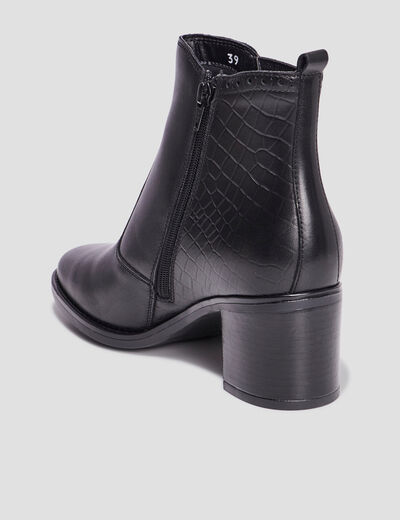 Bottines à talons avec clous en cuir noir femme