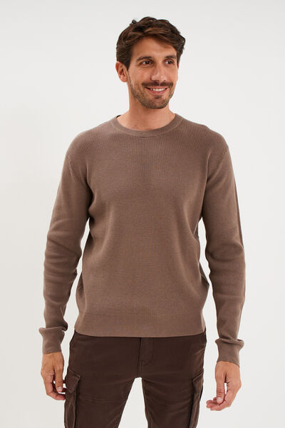 Pull en maille textur&eacute;e col rond gris fonc&eacute; homme