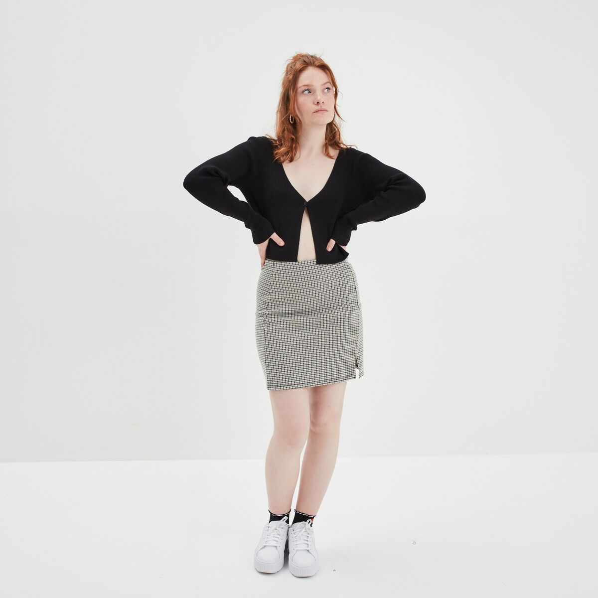 Jupe courte droite avec fente beige femme