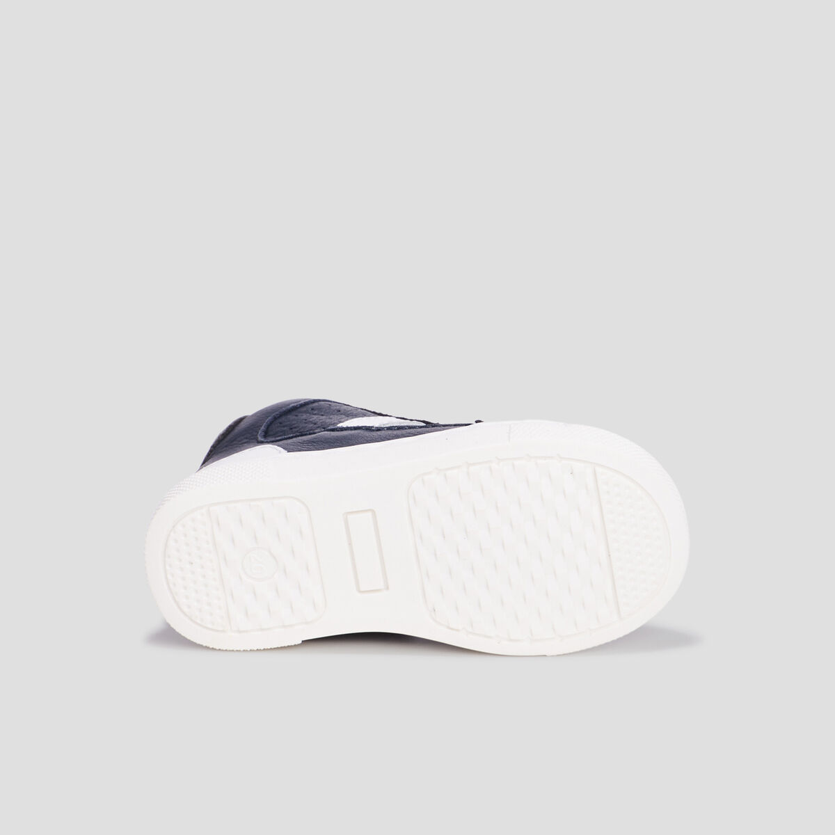Bottillons zipp&eacute;s en cuir bleu marine b&eacute;b&eacute; gar&ccedil;on