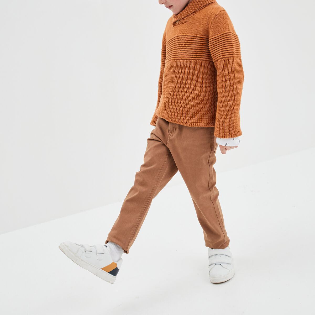 Pantalon slim stretch marron gar&ccedil;on