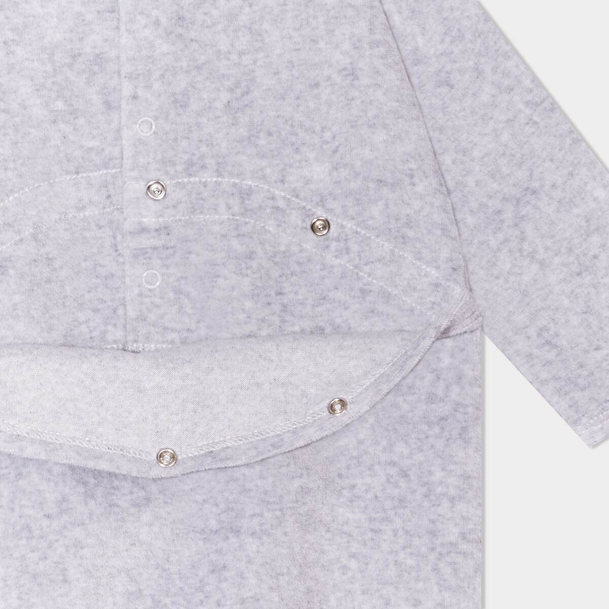 Pyjama dors-bien effet velours col rond gris clair bébé