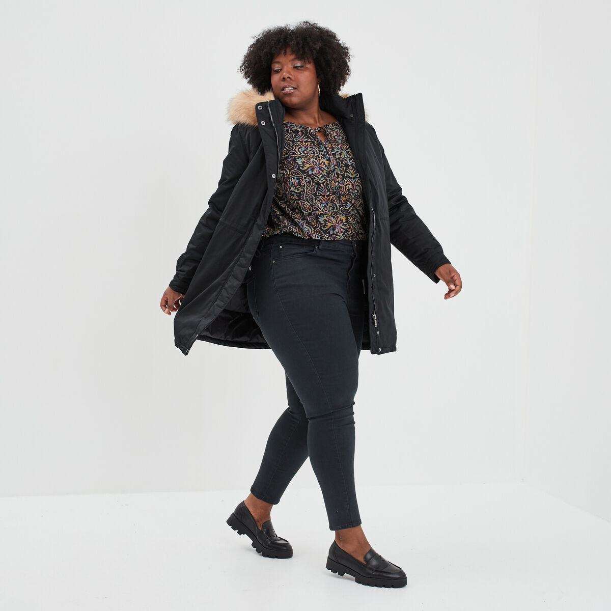 Parka &agrave; capuche bordure fausse fourrure noir femme grande taille