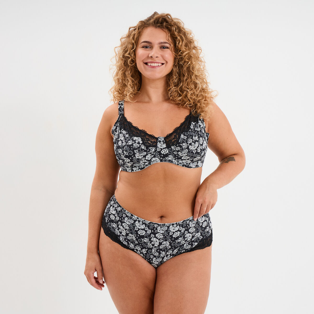 Soutien-gorge corbeille microfibre noir femme grande taille