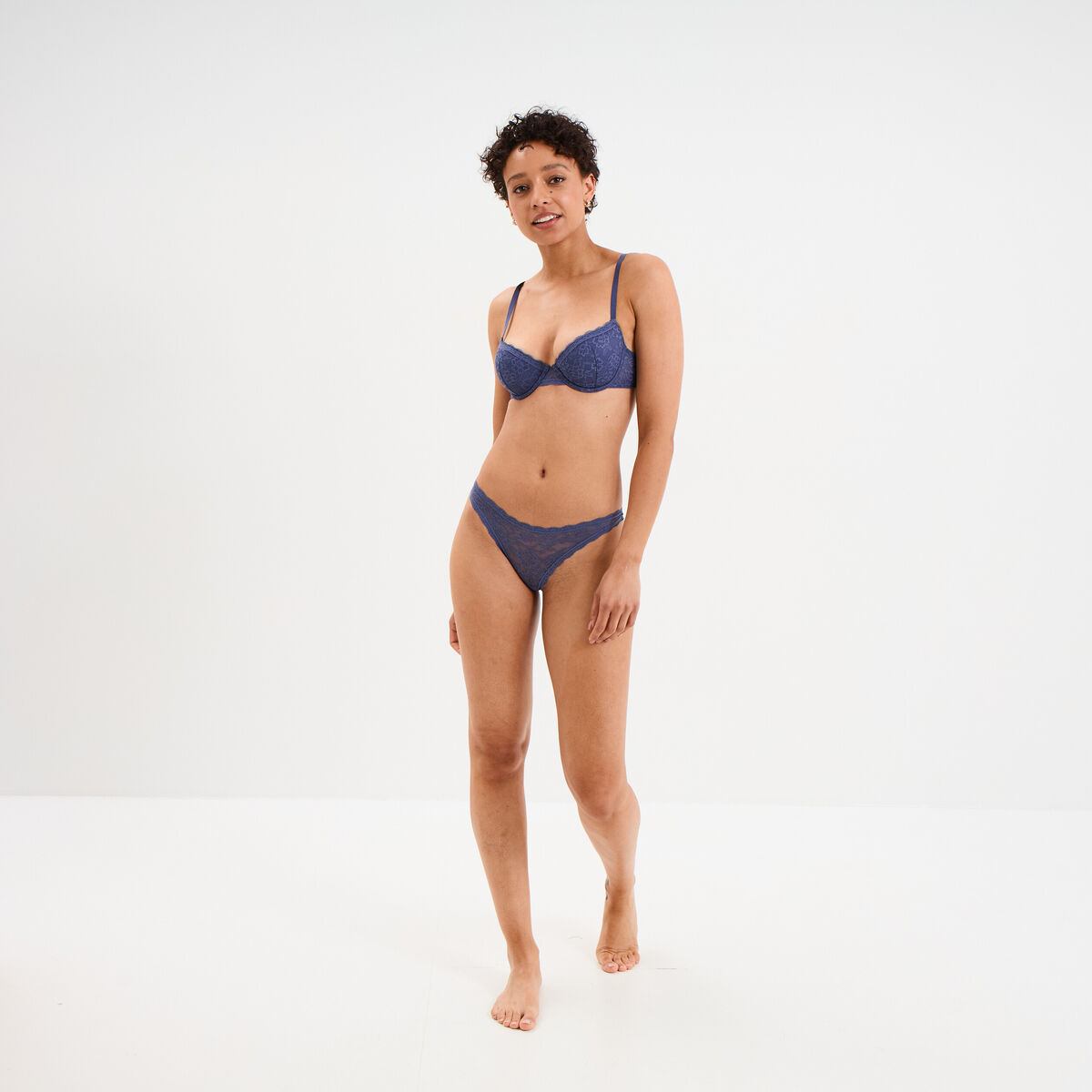 Tanga en dentelle doublure coton bleu gris femme