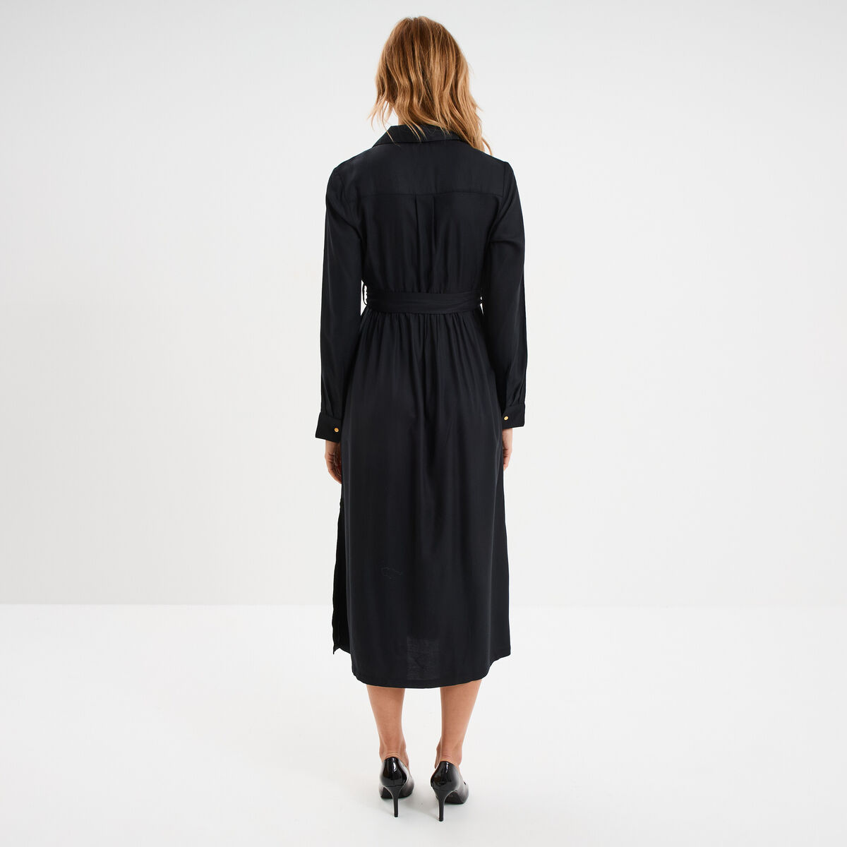 Robe chemise longue ceintur&eacute;e noir femme