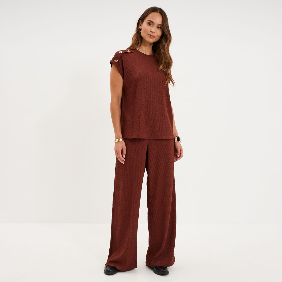 T-shirt gaufr&eacute; col rond avec boutons bordeaux femme