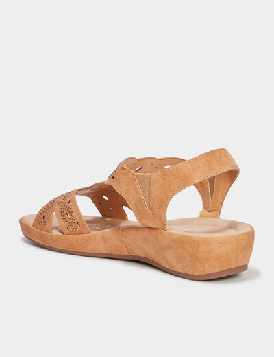 Sandales compensées ajourées marron femme