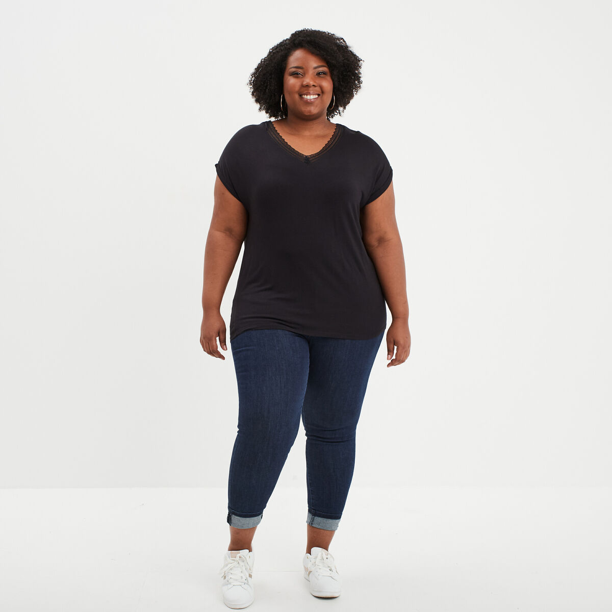 T-shirt col V dentelle noir femme grande taille