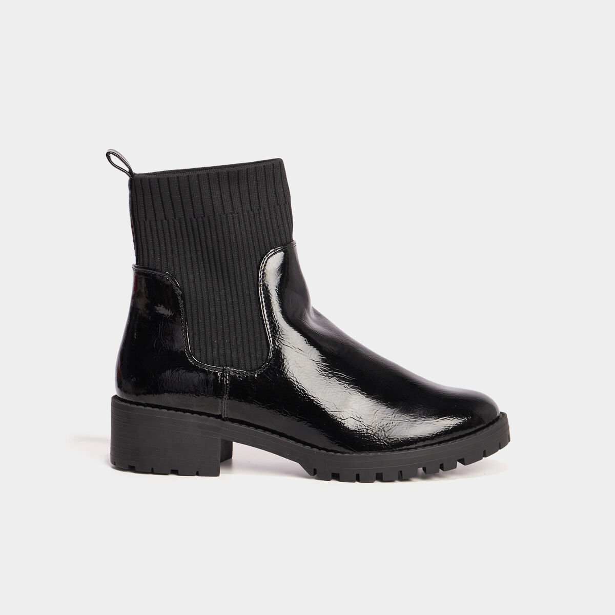 Bottines chelsea vernies &agrave; talons plats noir femme