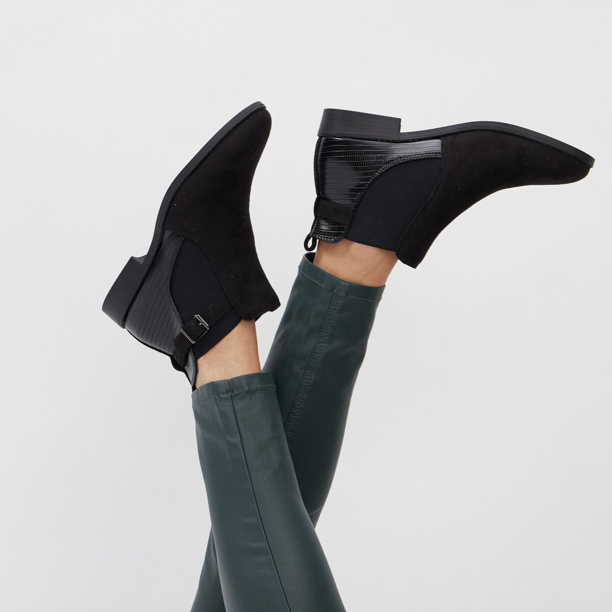 Bottines chelsea avec boucles noir femme
