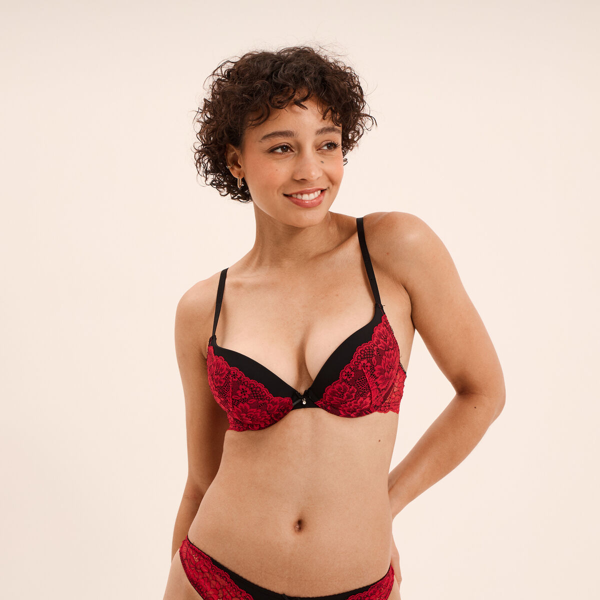 Soutien-gorge push up micro dentelle rouge femme