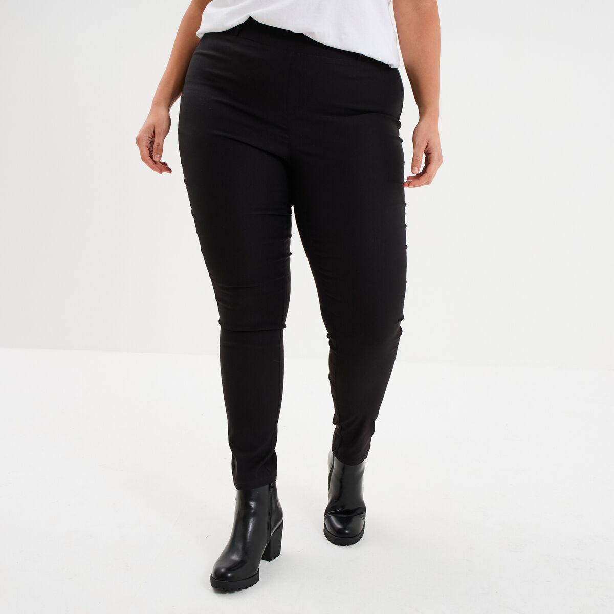 Pantalon slim &agrave; taille &eacute;lastiqu&eacute;e noir femme grande taille