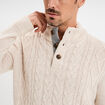 Pull col montant boutonn&eacute; et torsades ecru homme