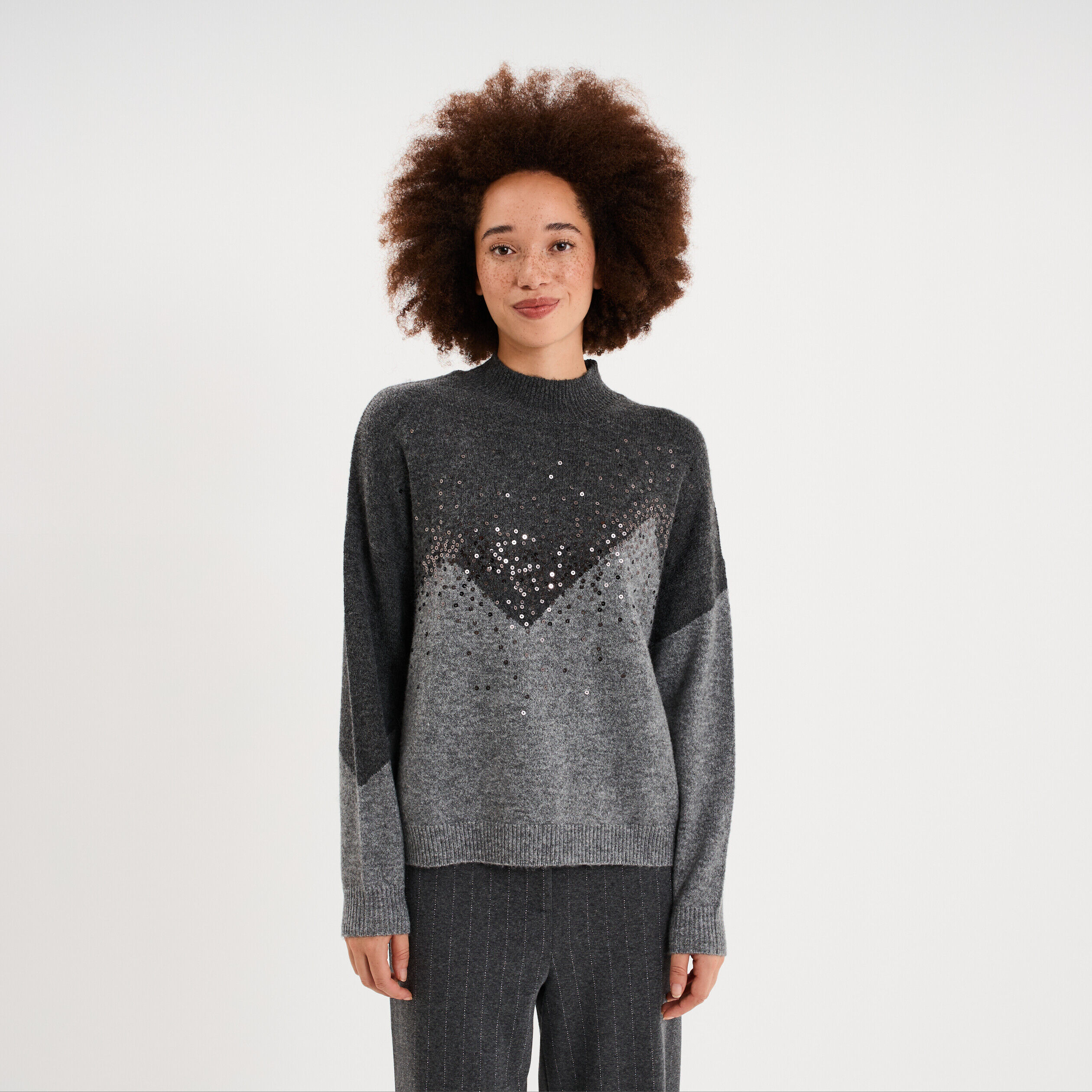 Pull col montant à sequins oversize gris foncé femme