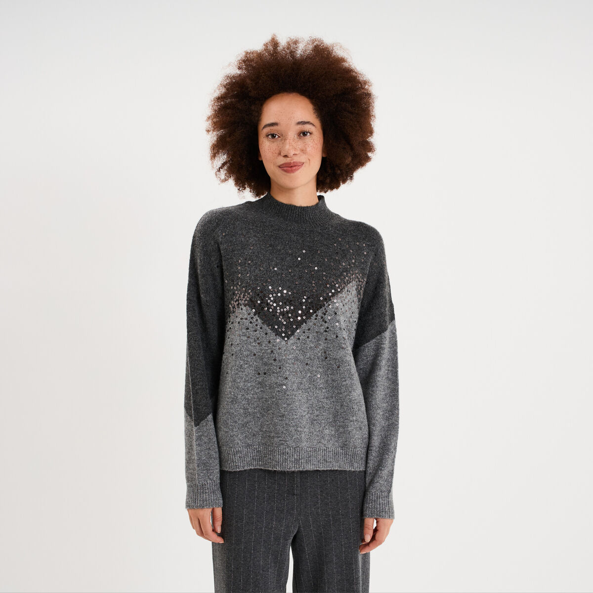 Pull col montant &agrave; sequins oversize gris fonc&eacute; femme