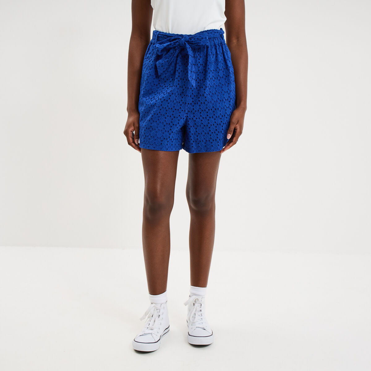 Short large broderie anglaise coton bleu electrique femme