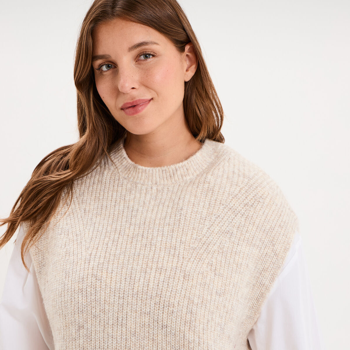 Pull tricot sans manches col rond sable femme grande taille