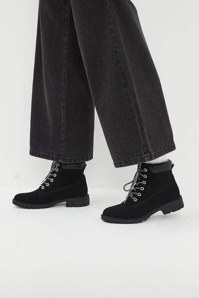 Bottines crant&eacute;es noir femme