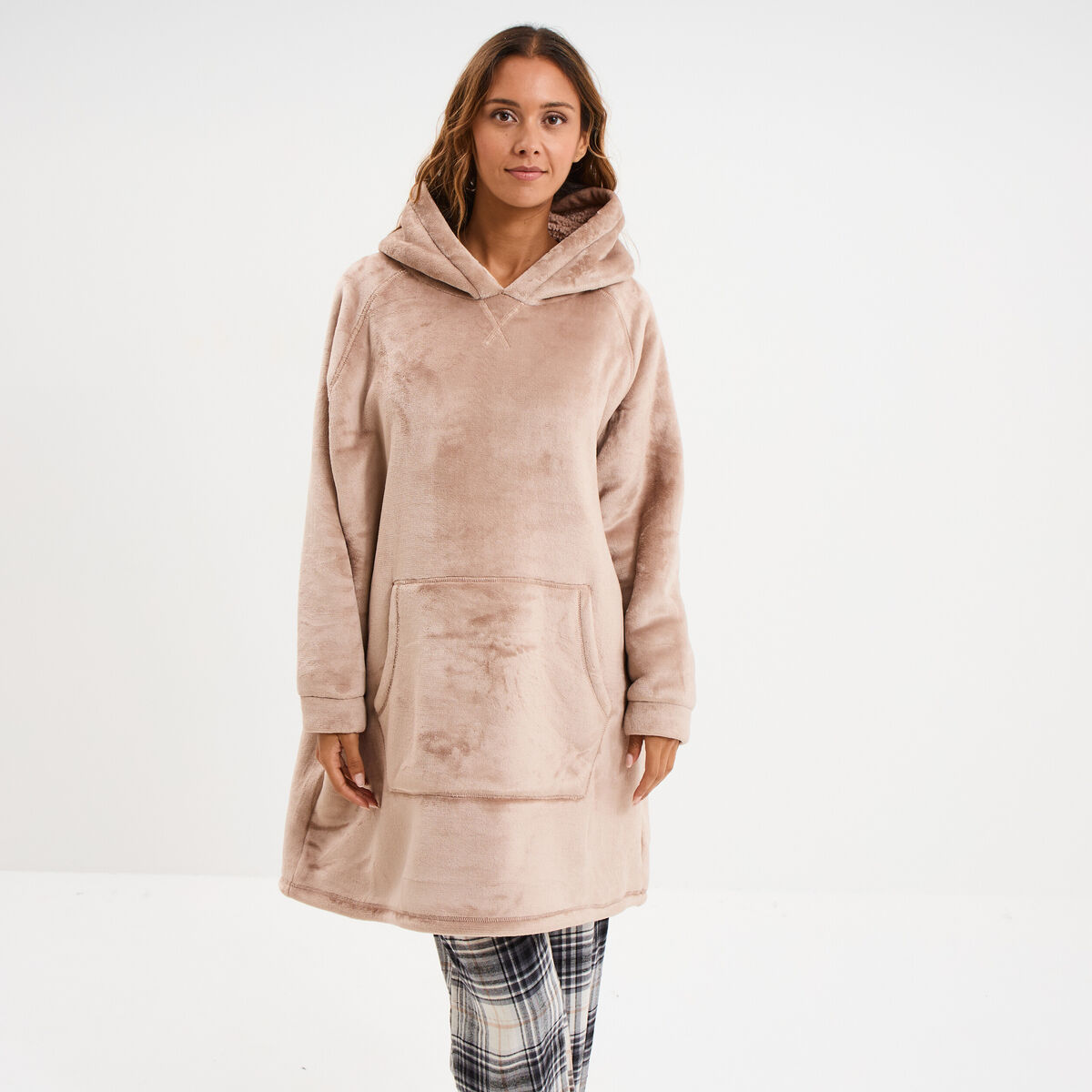 Poncho plaid effet velours &agrave; capuche beige femme