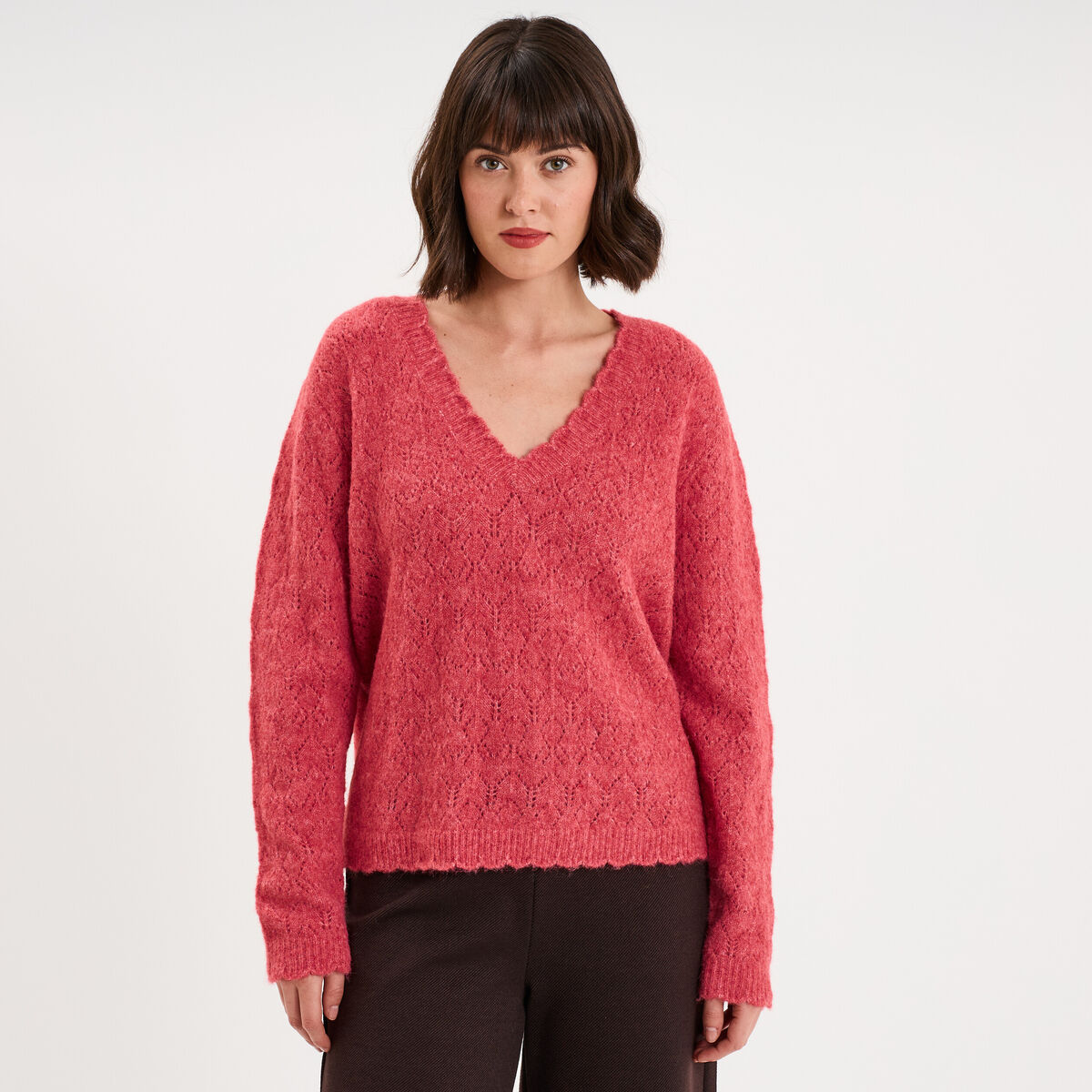 Pull col V ajour&eacute; manches longues rose cerise femme