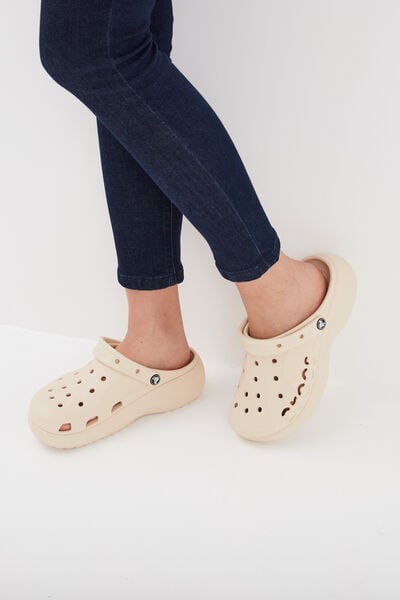 Sabots compens&eacute;es Crocs marron clair femme