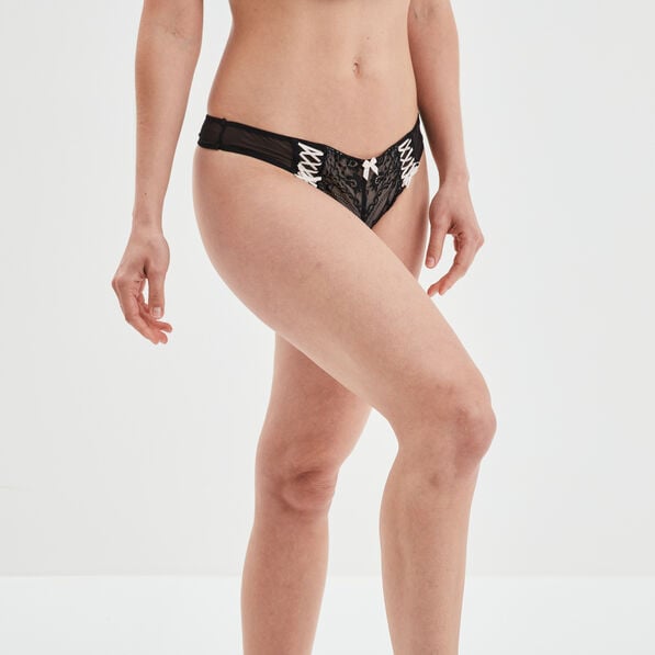 string en dentelle noir femme String en dentelle noir femme