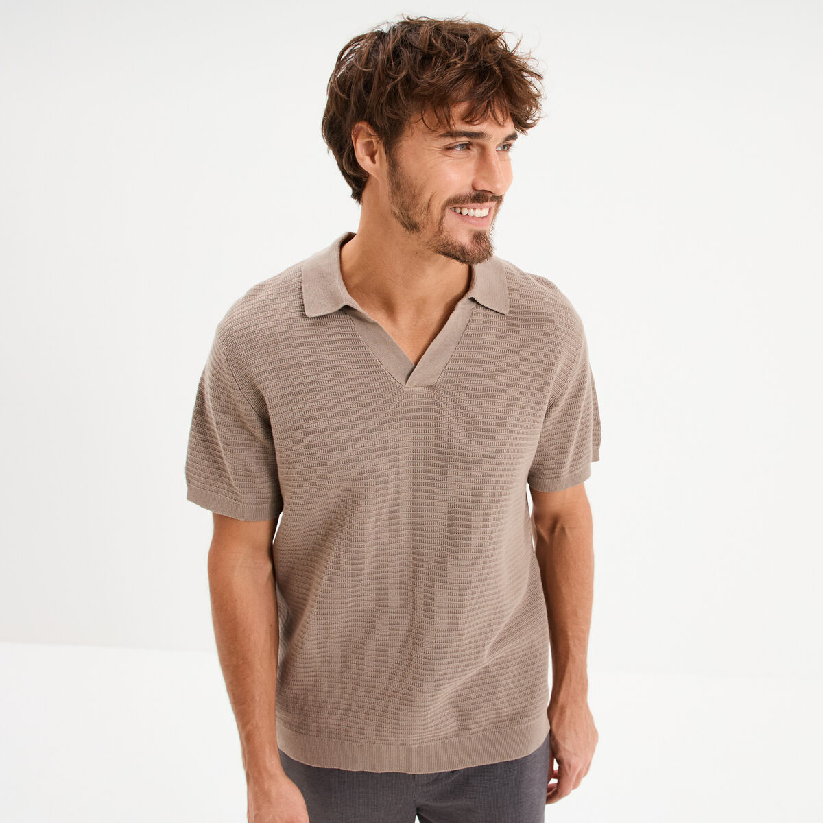 Polo manches courtes textur&eacute; coton marron homme