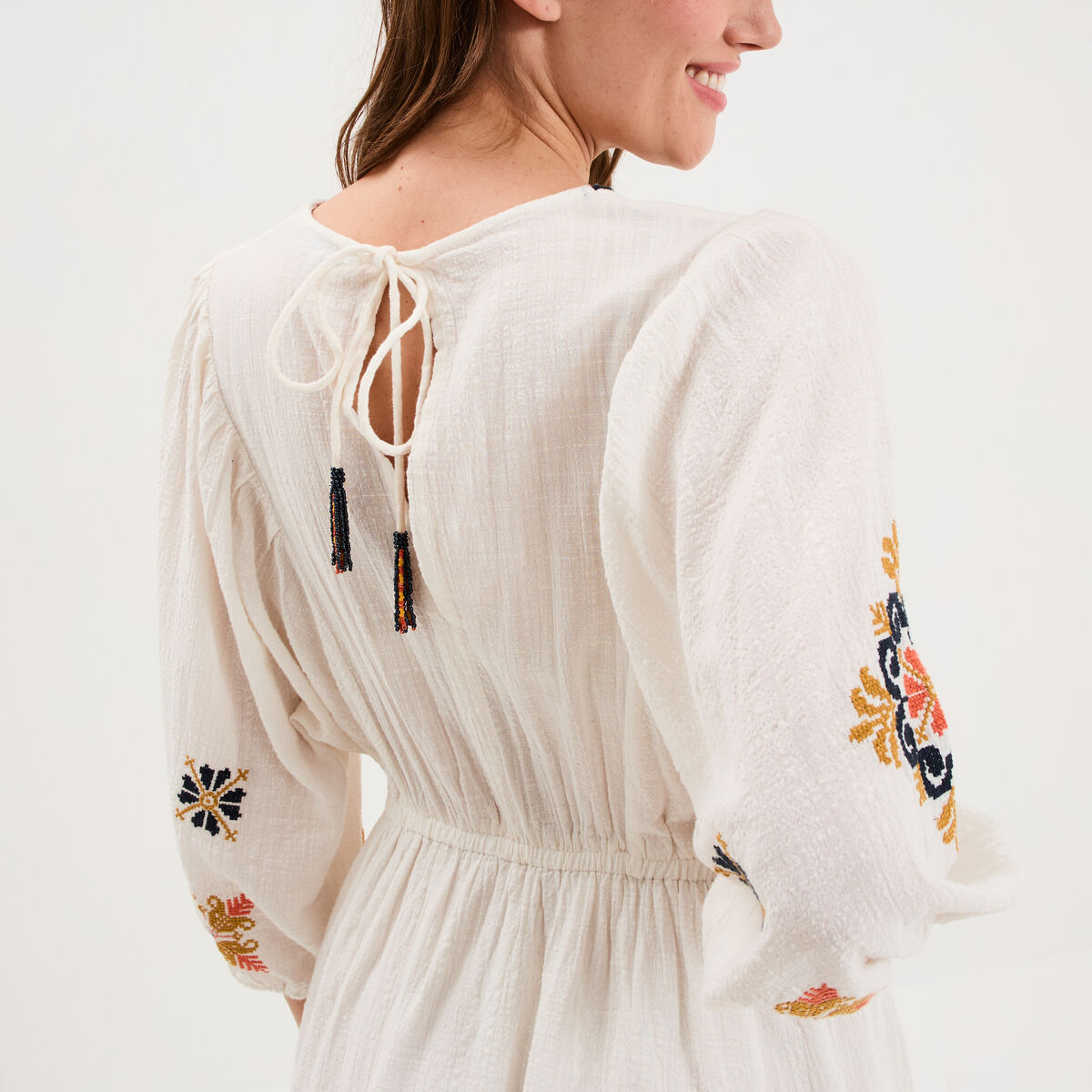 Robe courte brod&eacute;e taille &eacute;lastiqu&eacute;e ecru femme