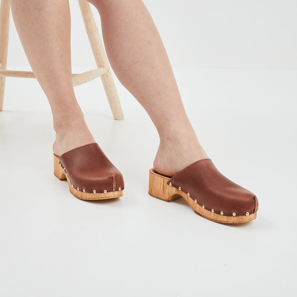 Mules sabots bout fermé en cuir Creeks marron femme