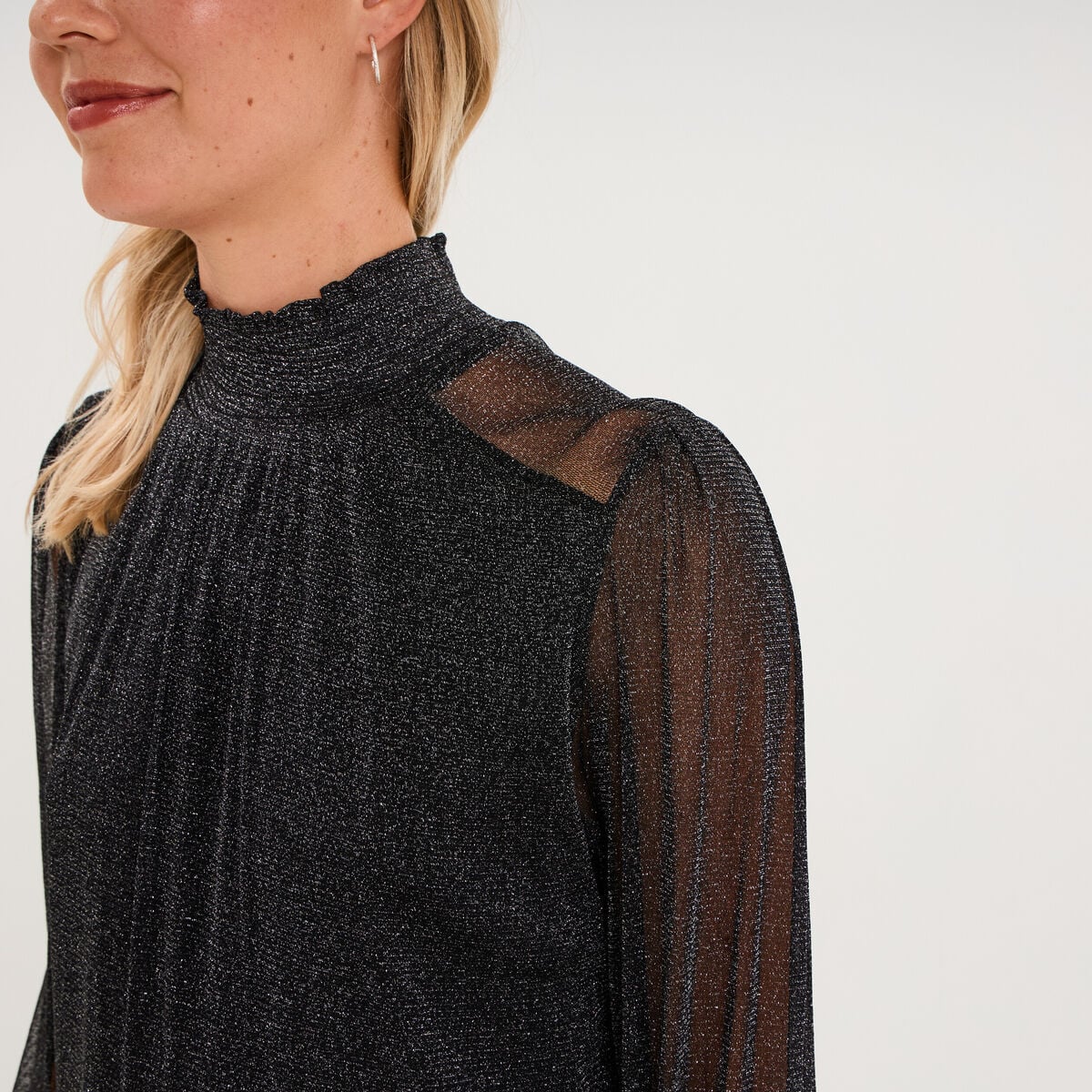 T-shirt fil m&eacute;tallis&eacute; col montant noir femme