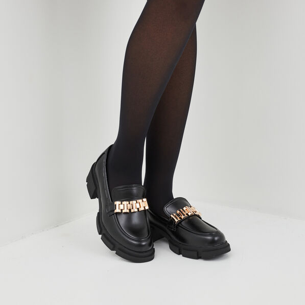 Mocassins à talons et détails chaînes noir femme