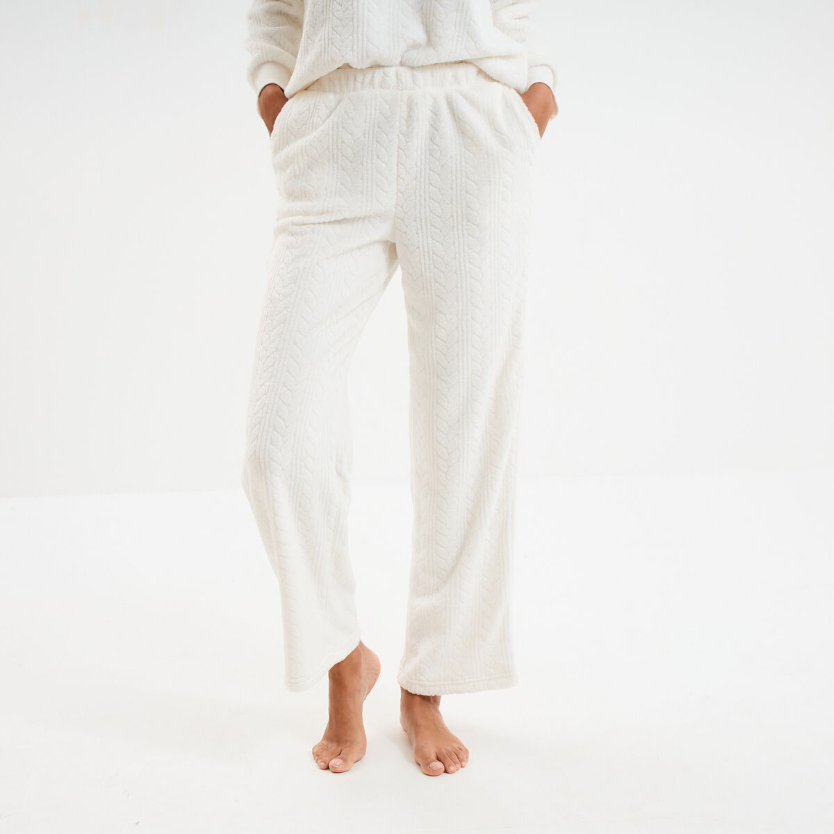 Pantalon effet polaire d&eacute;tails torsades blanc femme