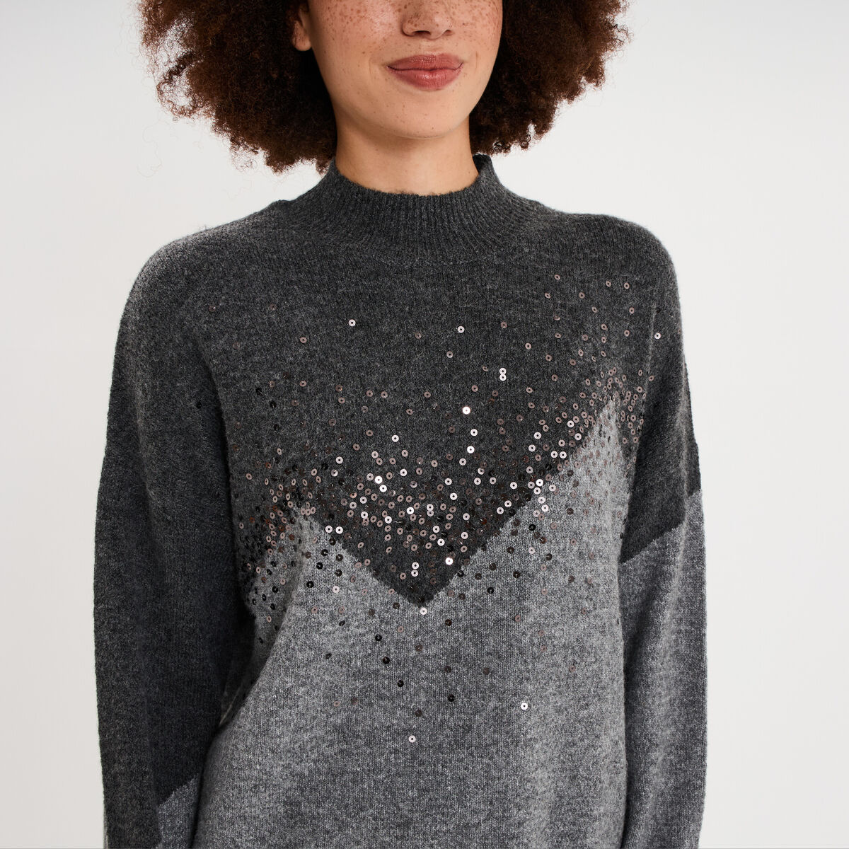 Pull col montant &agrave; sequins oversize gris fonc&eacute; femme