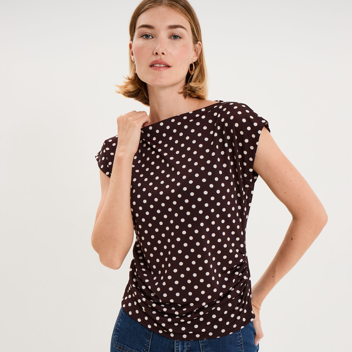 Top manches courtes col bateau fronc&eacute; marron fonc&eacute; femme