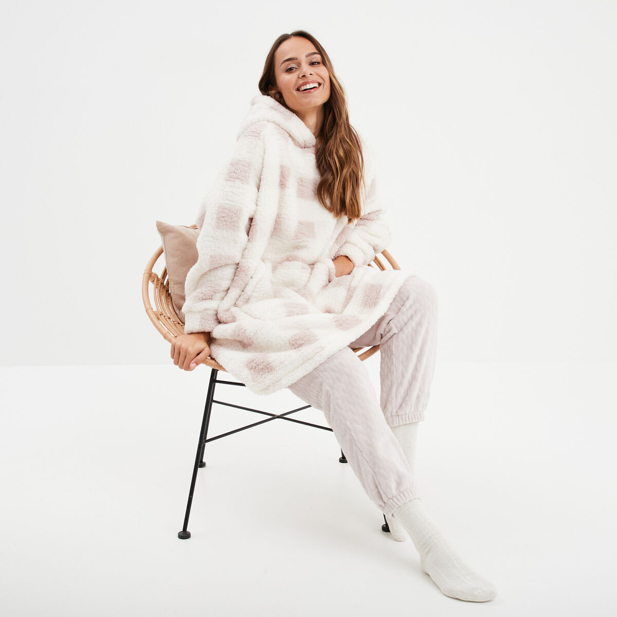 Poncho plaid effet polaire &agrave; capuche rose femme